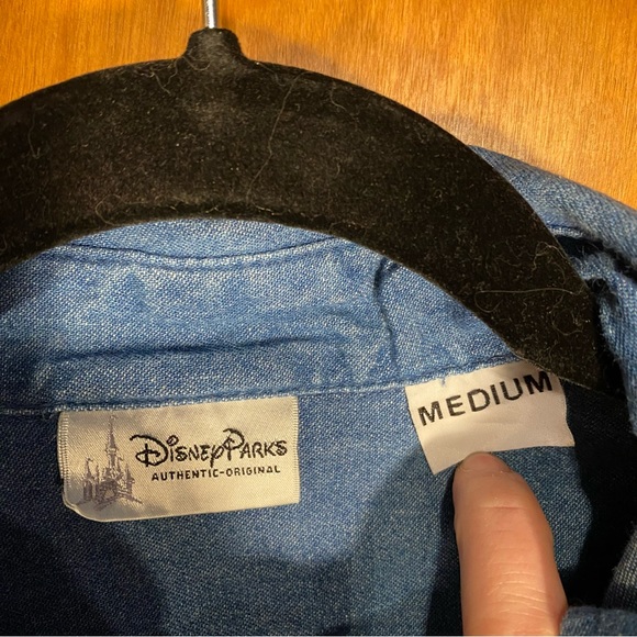 DisneyParks CarsLand Never Tire Speed Shop Radiator Springs Denim M - Picture 7 of 9